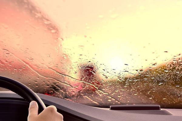 چگونه از بخار گرفتن شیشه های خودرو در زمستان جلوگیری کنیم؟